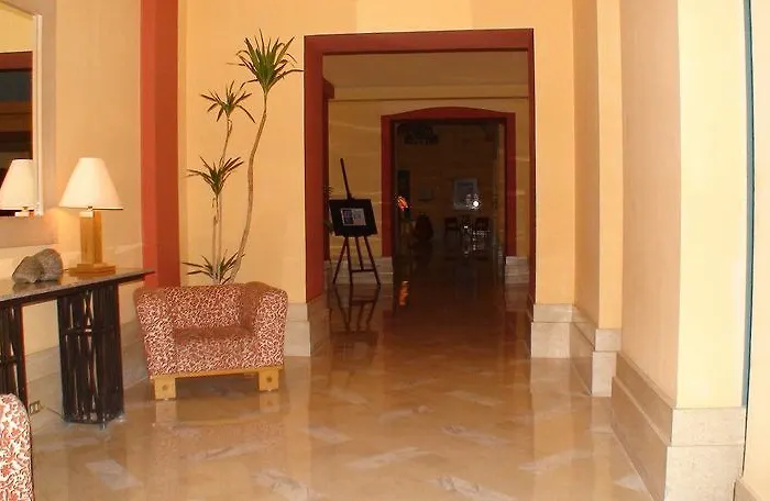 אתר נופש Miramar Heights 5*