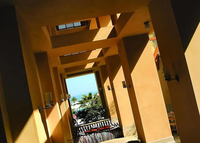 Miramar Heights אתר נופש 5*